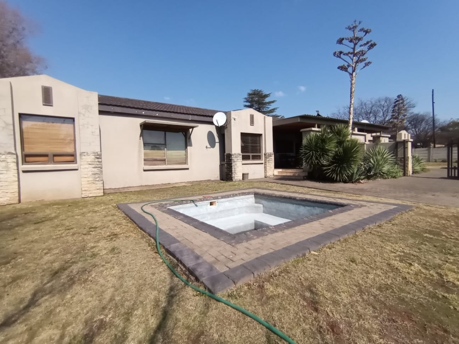 6 Bedroom Property for Sale in Vredefort Free State